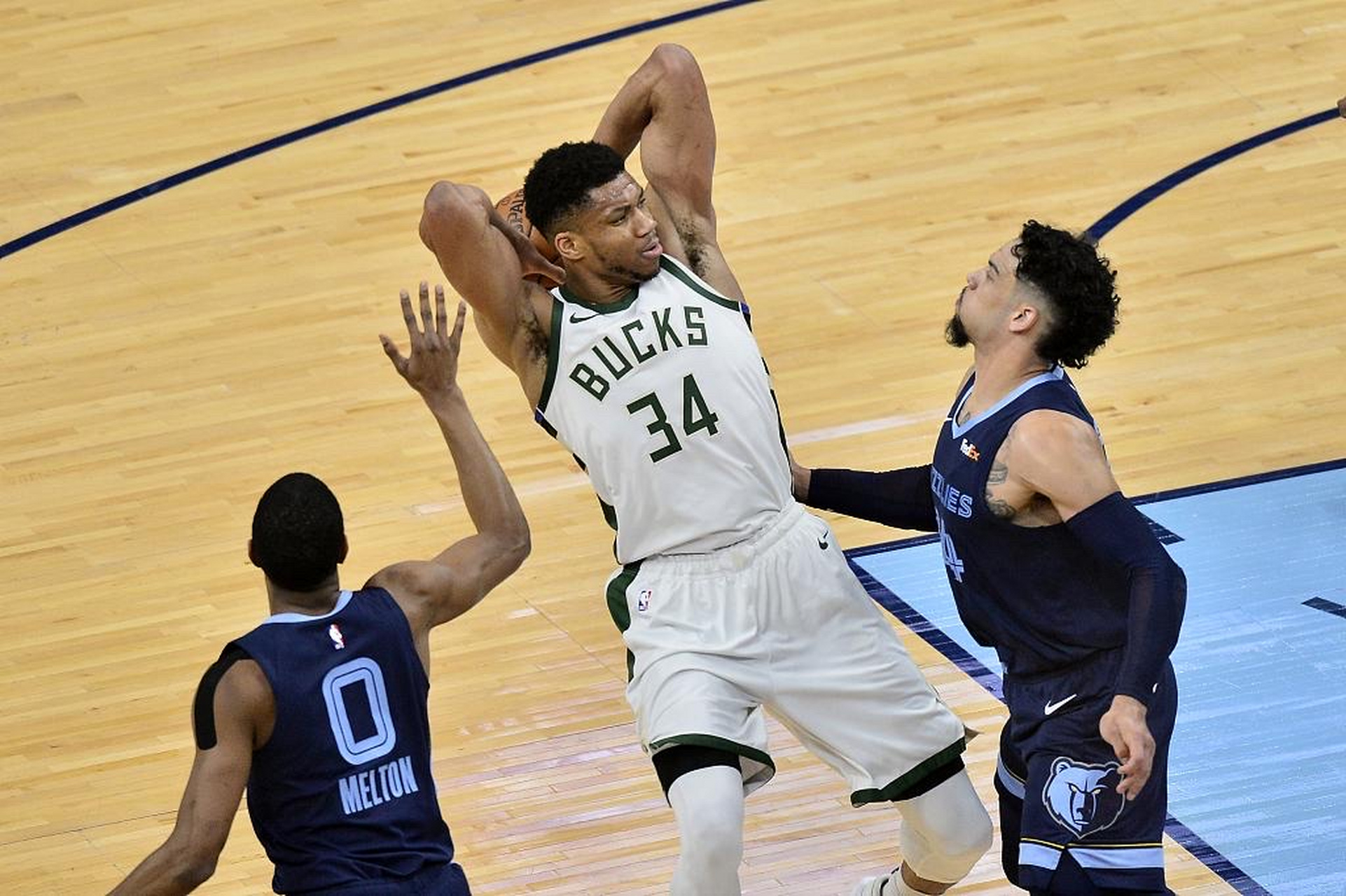 亚冠赛程吃紧，密尔沃基雄鹿关键时刻完成体检，态度坚定，年轻球员得到机会的简单介绍-开云体育下载